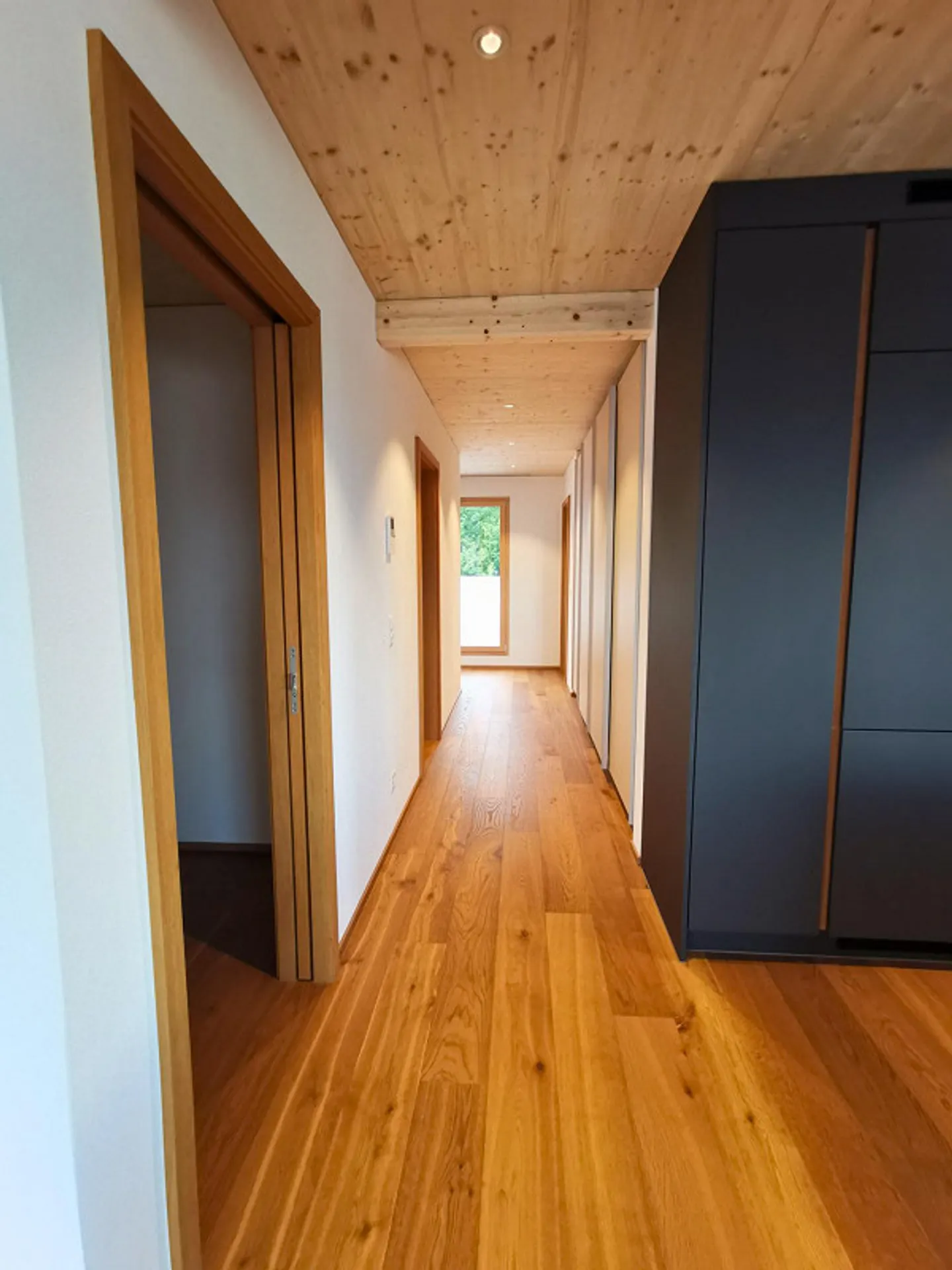 Appartamento mansardato elegante di 2,5 stanze con terrazze spaziose - Foto 4 di 11