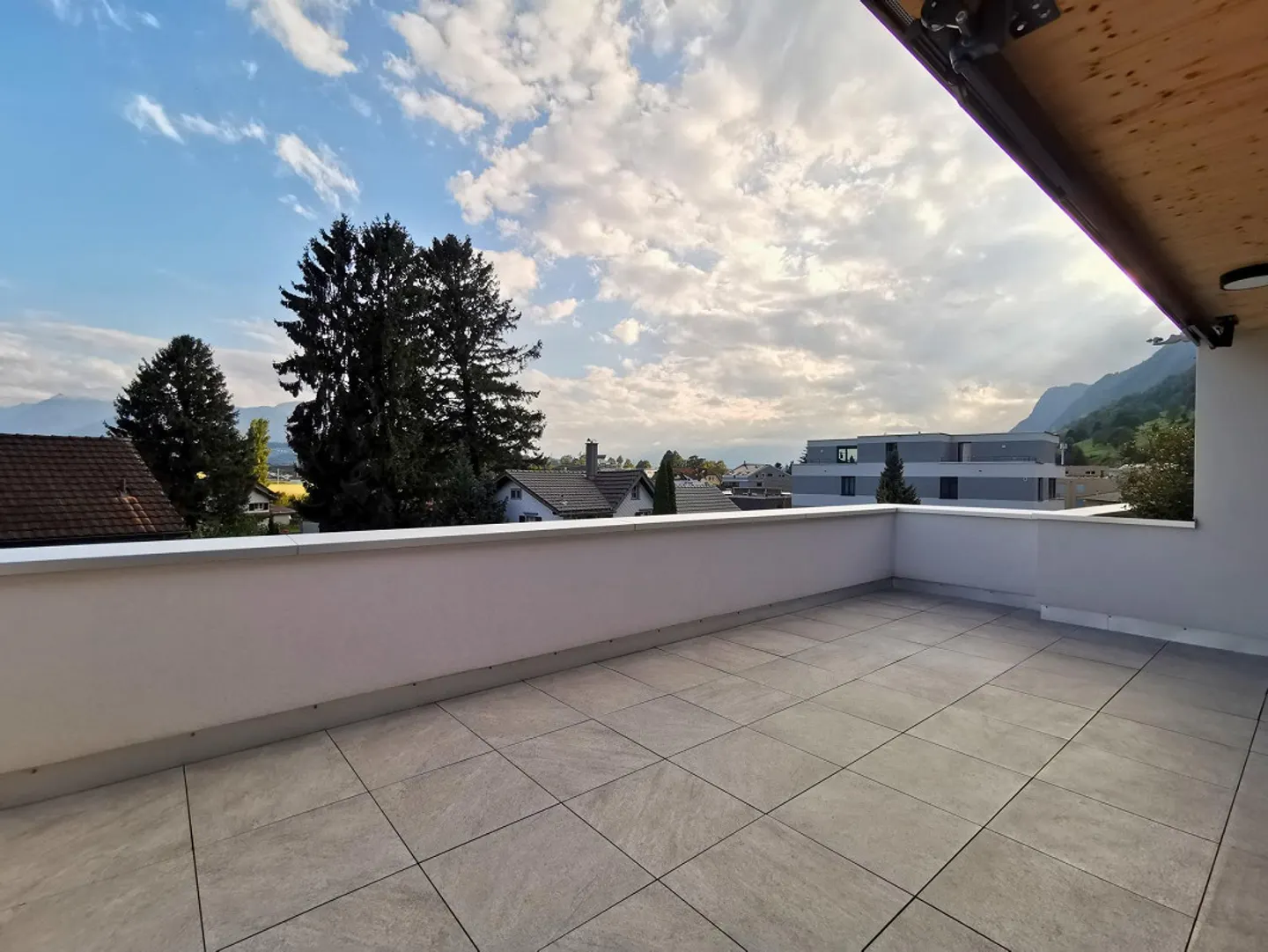 Appartamento mansardato elegante di 2,5 stanze con terrazze spaziose - Foto 8 di 11
