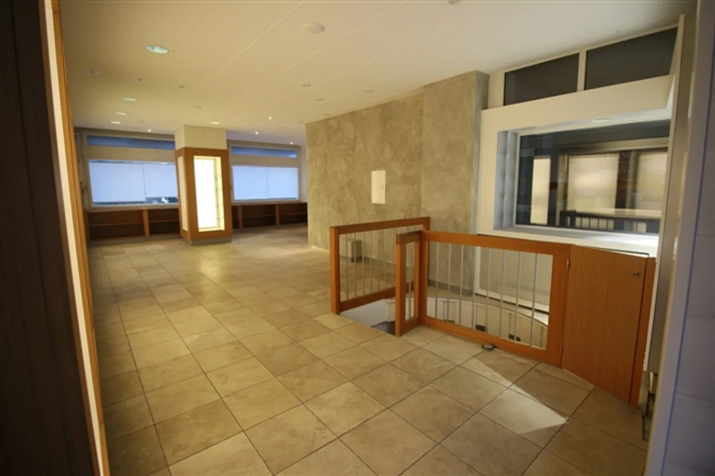 Locali commerciali in vendita in una posizione molto centrale - Foto 5 di 13