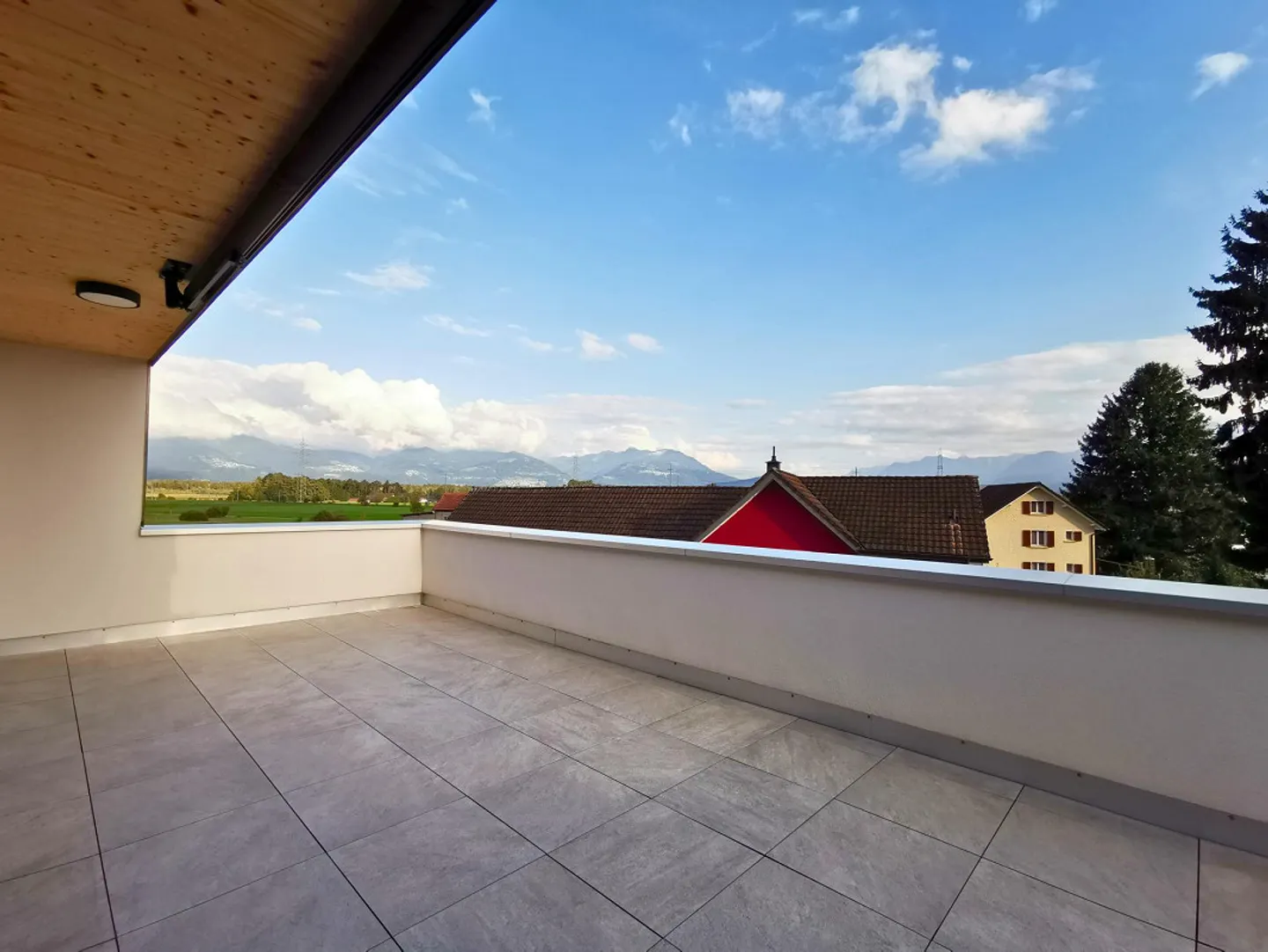 Appartamento mansardato elegante di 2,5 stanze con terrazze spaziose - Foto 9 di 11