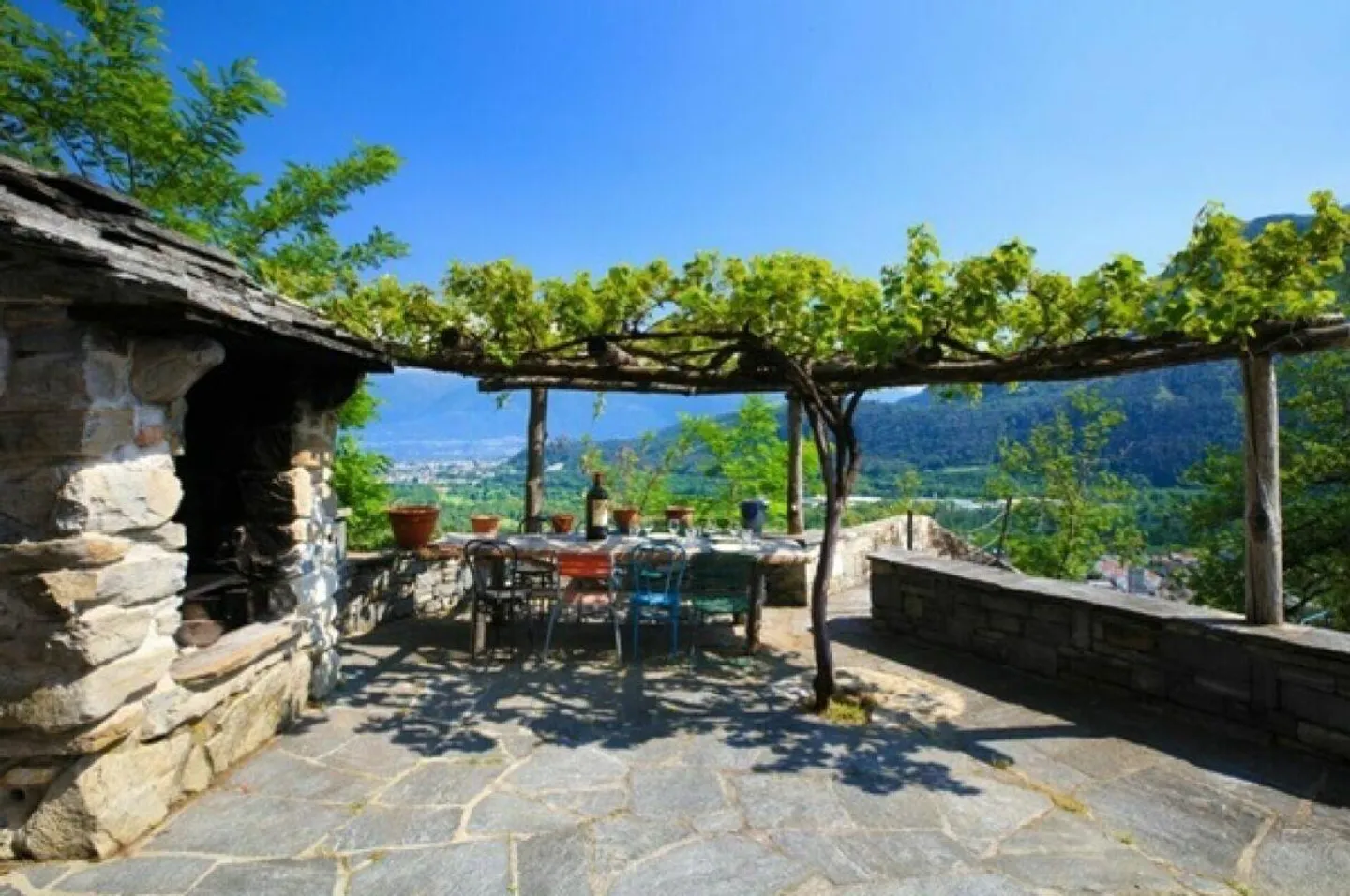 Villetta ticinese ristrutturata con 4½ camere in posizione assolutamente isolata ... - Foto 3 di 23