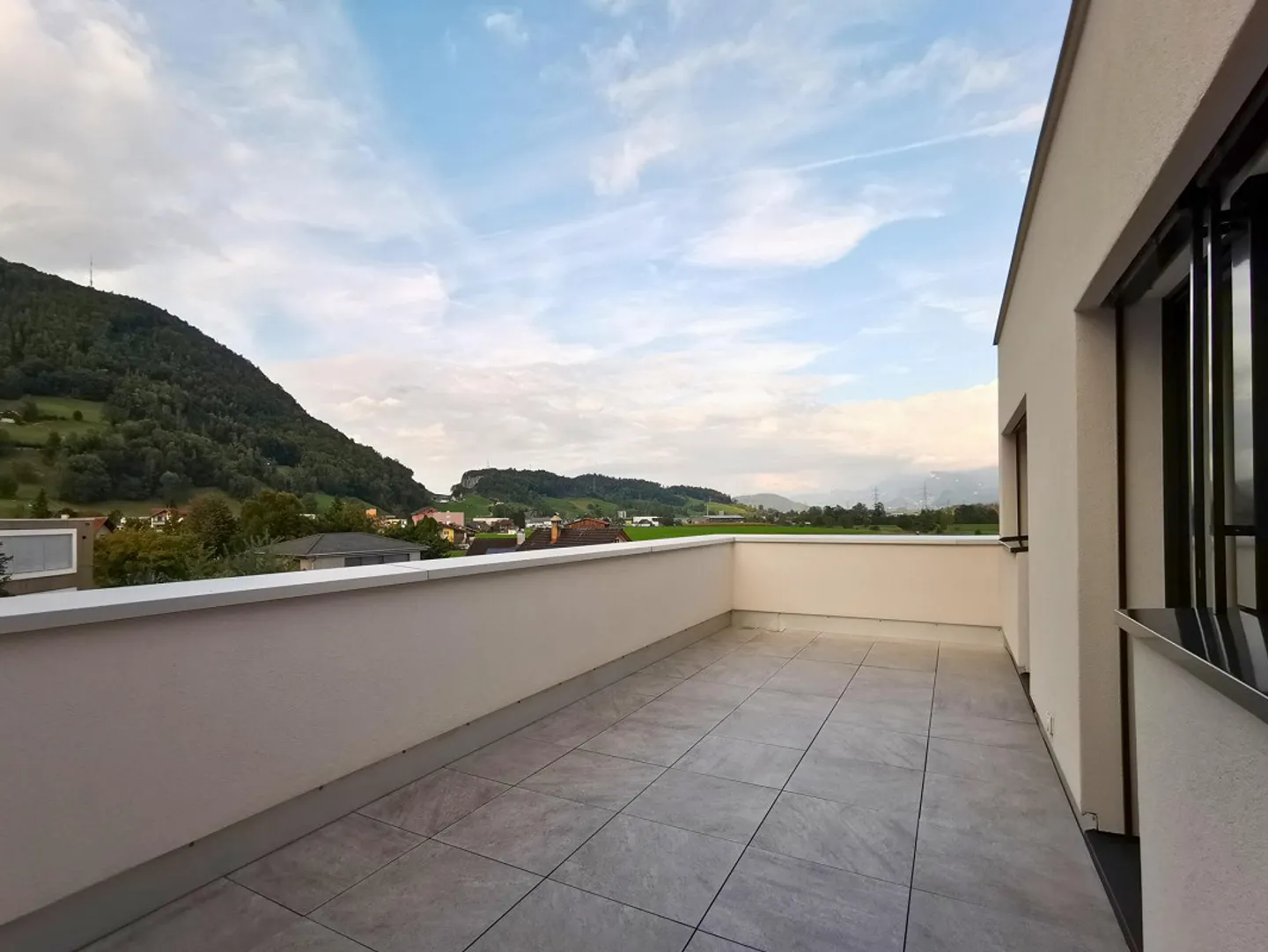 Appartamento mansardato elegante di 2,5 stanze con terrazze spaziose - Foto 10 di 11