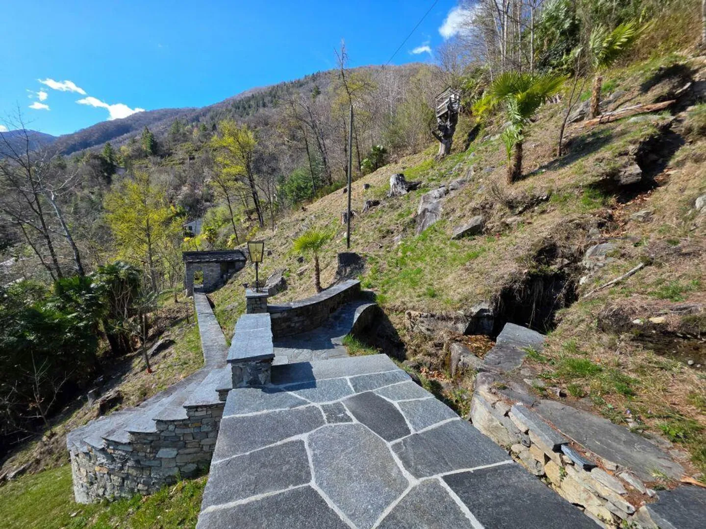 Villetta ticinese ristrutturata con 4½ camere in posizione assolutamente isolata ... - Foto 21 di 23