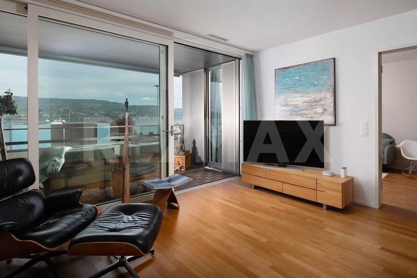 Design incontra la posizione - Appartamento Minergie di 3,5 stanze con vista lago e due loggie - Foto 5 di 13
