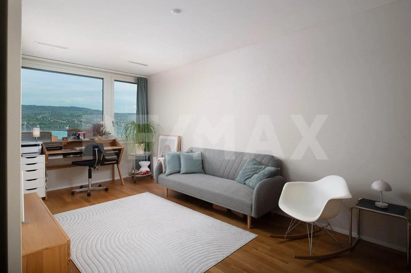 Design incontra la posizione - Appartamento Minergie di 3,5 stanze con vista lago e due loggie - Foto 6 di 13