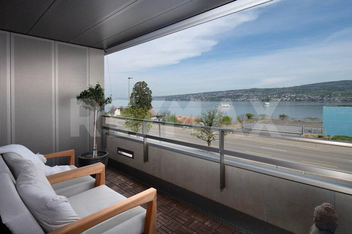 Design incontra la posizione - Appartamento Minergie di 3,5 stanze con vista lago e due loggie - Foto 8 di 13