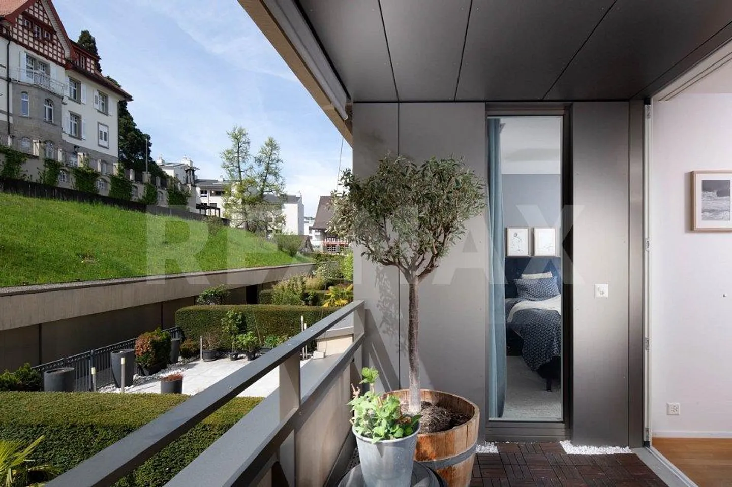 Design incontra la posizione - Appartamento Minergie di 3,5 stanze con vista lago e due loggie - Foto 9 di 13
