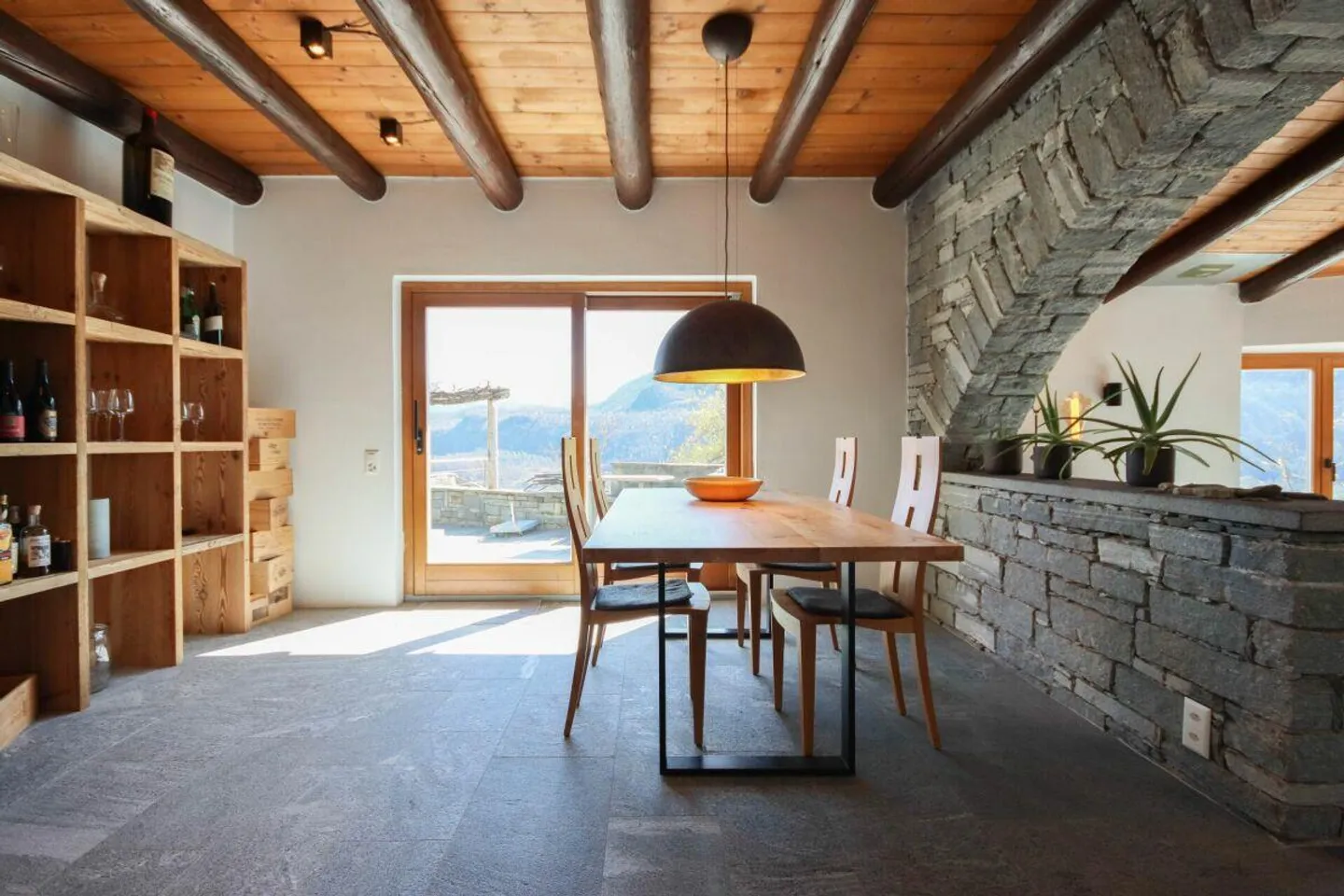 Villetta ticinese ristrutturata con 4½ camere in posizione assolutamente isolata ... - Foto 8 di 23