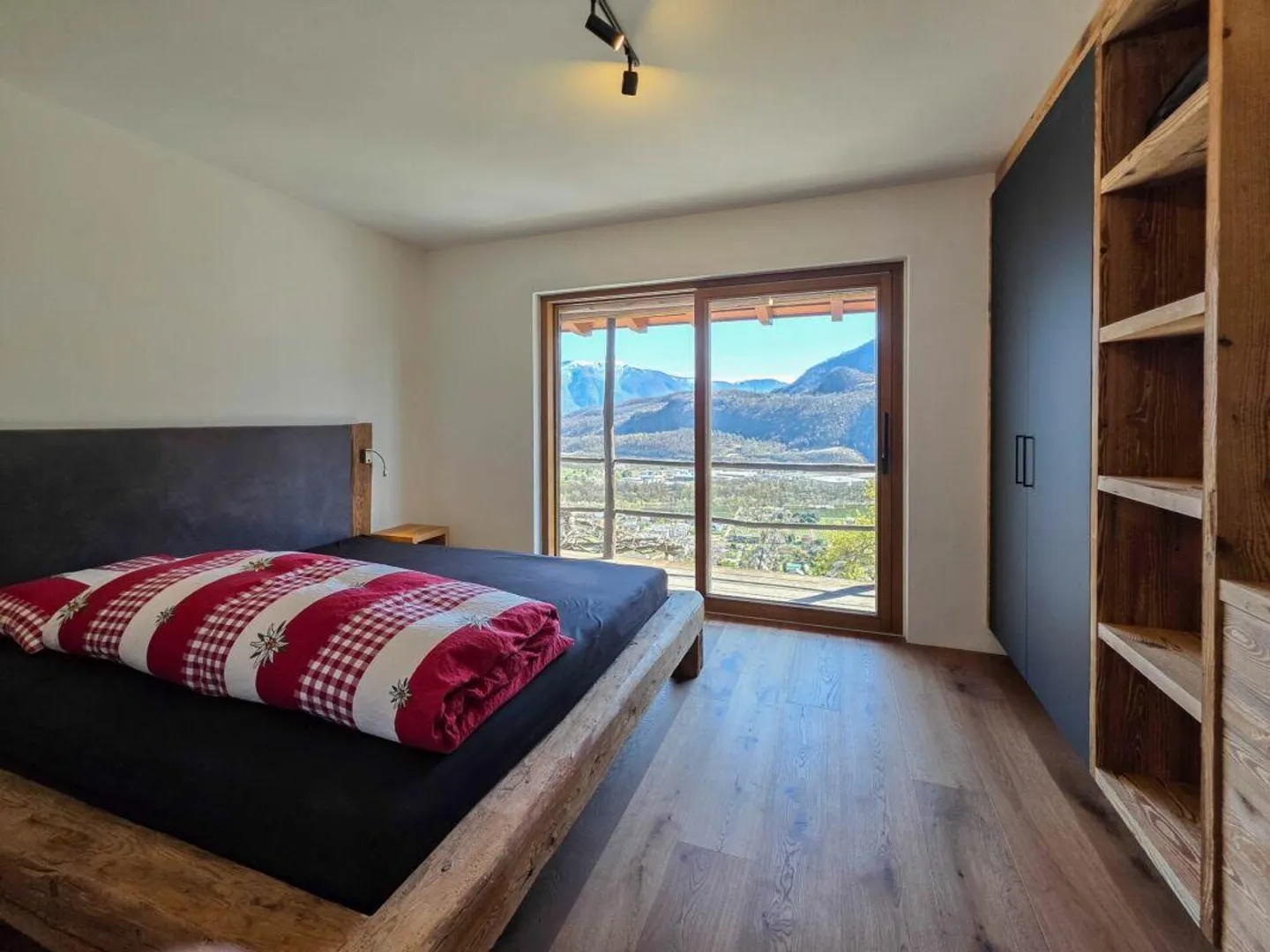 Villetta ticinese ristrutturata con 4½ camere in posizione assolutamente isolata ... - Foto 13 di 23