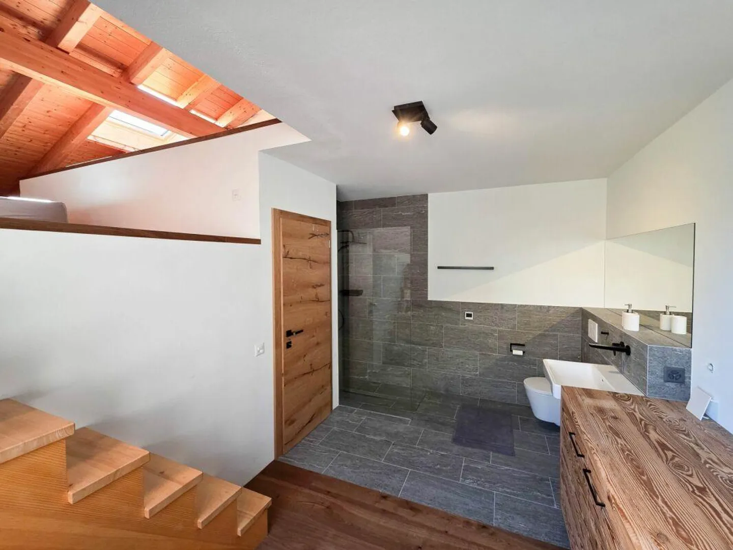 Villetta ticinese ristrutturata con 4½ camere in posizione assolutamente isolata ... - Foto 15 di 23