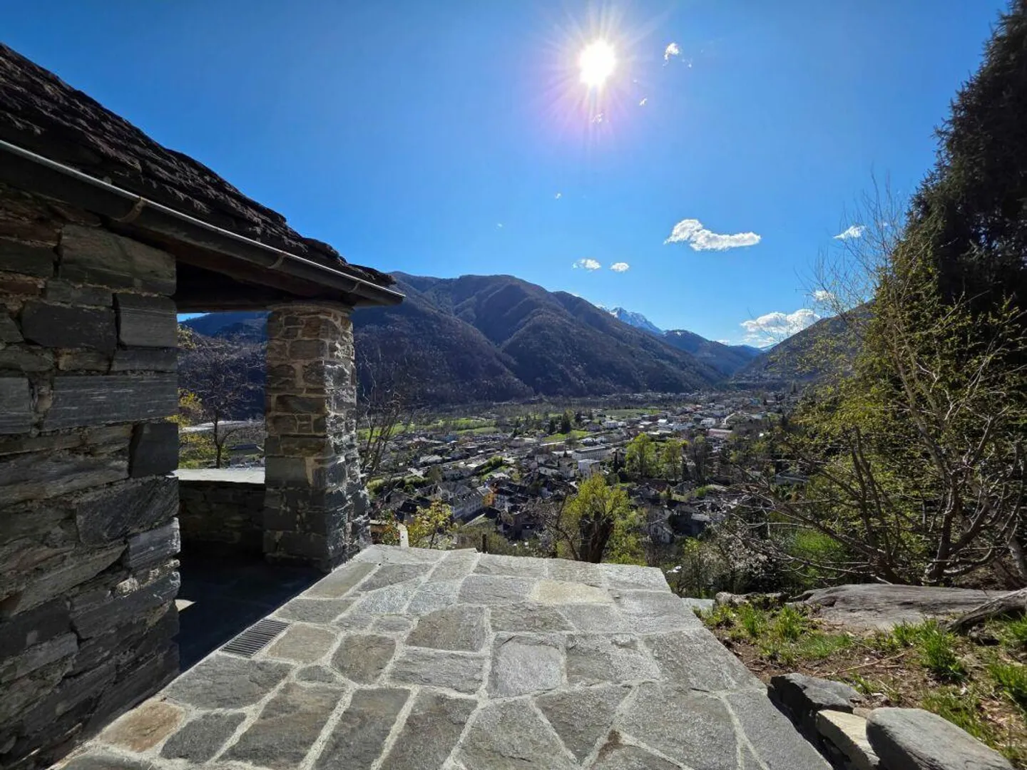 Villetta ticinese ristrutturata con 4½ camere in posizione assolutamente isolata ... - Foto 18 di 23