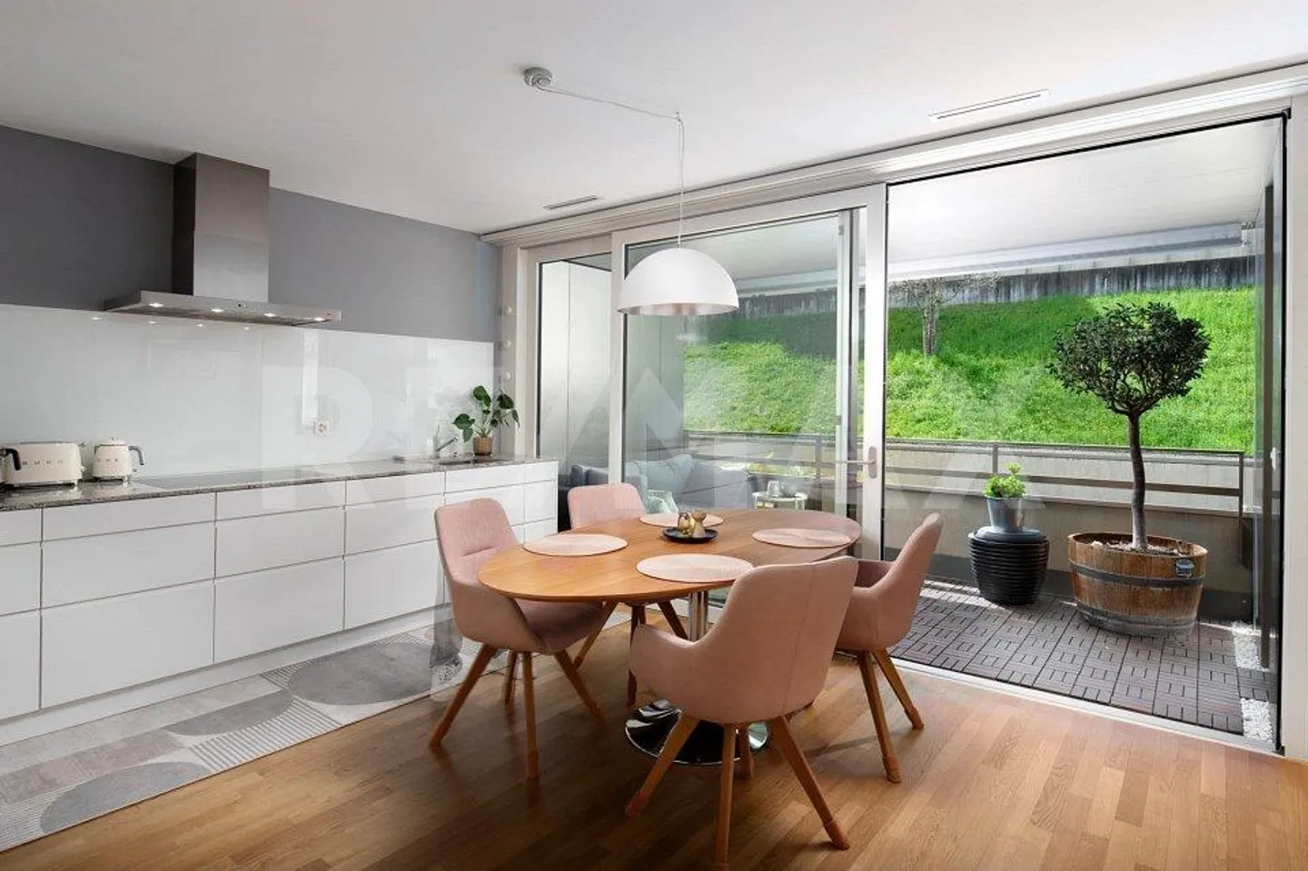 Design incontra la posizione - Appartamento Minergie di 3,5 stanze con vista lago e due loggie - Foto 3 di 13