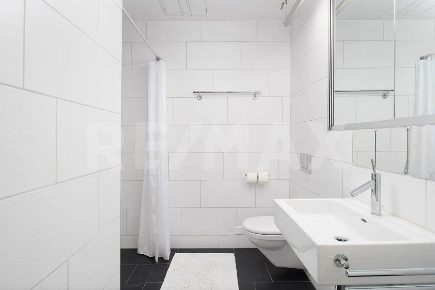 Design incontra la posizione - Appartamento Minergie di 3,5 stanze con vista lago e due loggie - Foto 10 di 13