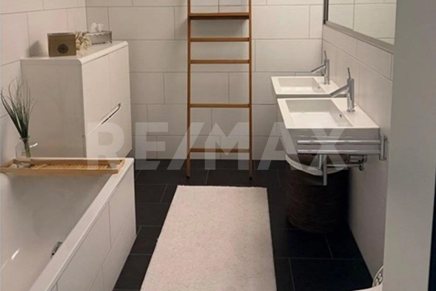 Design incontra la posizione - Appartamento Minergie di 3,5 stanze con vista lago e due loggie - Foto 11 di 13
