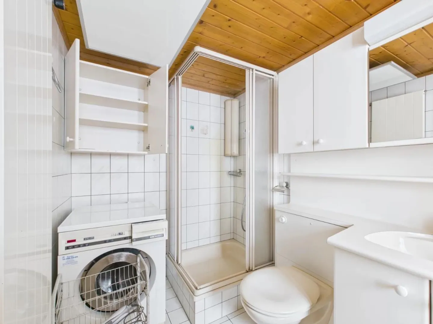 Two-family house in need of renovation in Grengiols - Photo 7 of 10