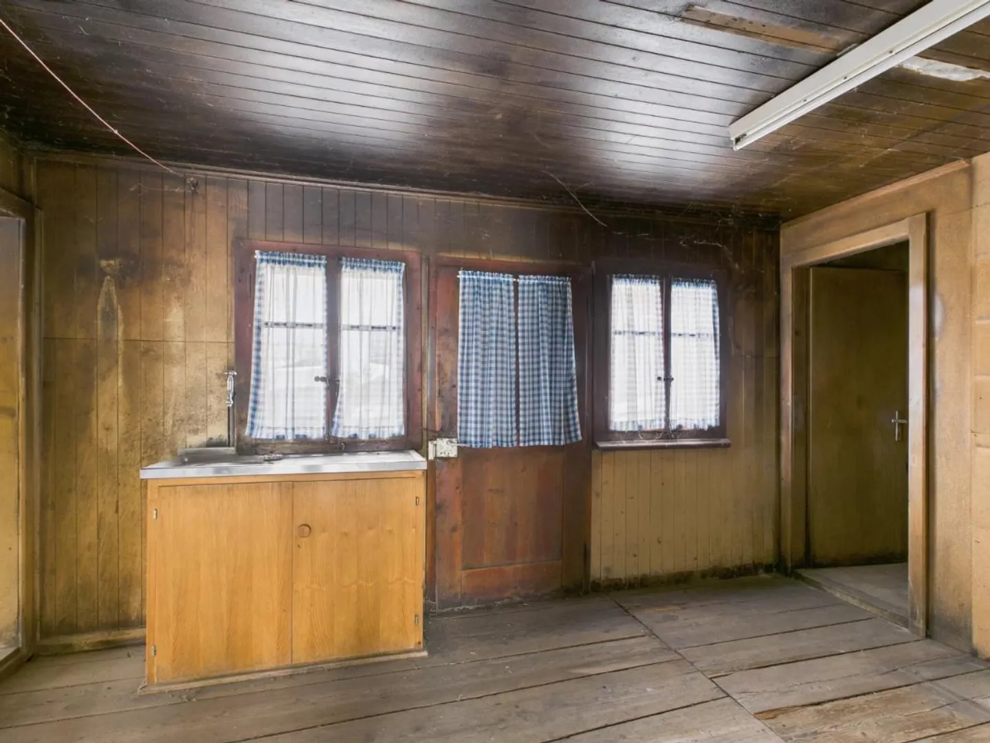 Two-family house in need of renovation in Grengiols - Photo 10 of 10