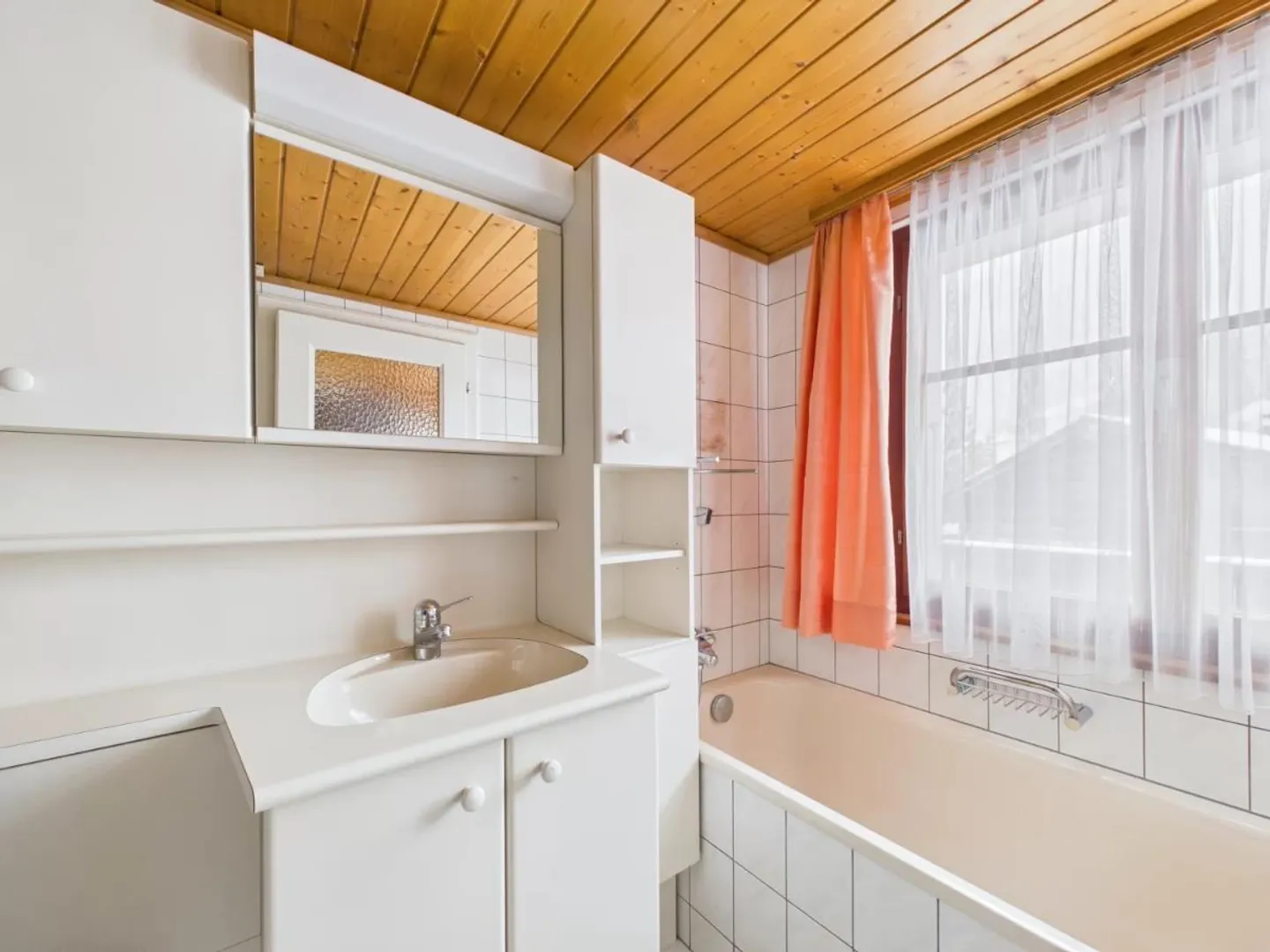 Two-family house in need of renovation in Grengiols - Photo 8 of 10