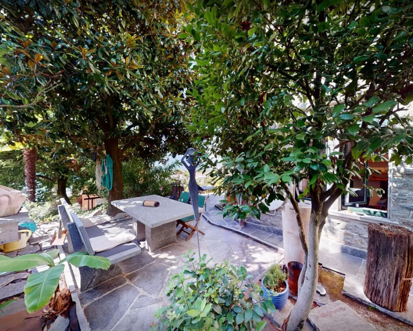Besonderes Raumkonzept im Tessiner Haus mit Garten und Seesicht - Foto 12 di 19