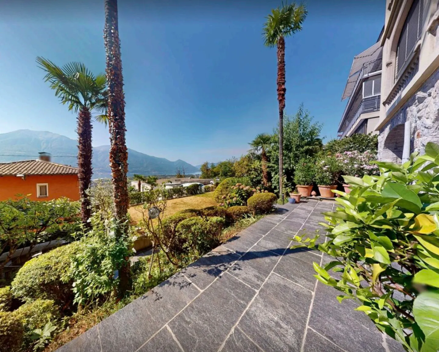 Besonderes Raumkonzept im Tessiner Haus mit Garten und Seesicht - Foto 14 di 19