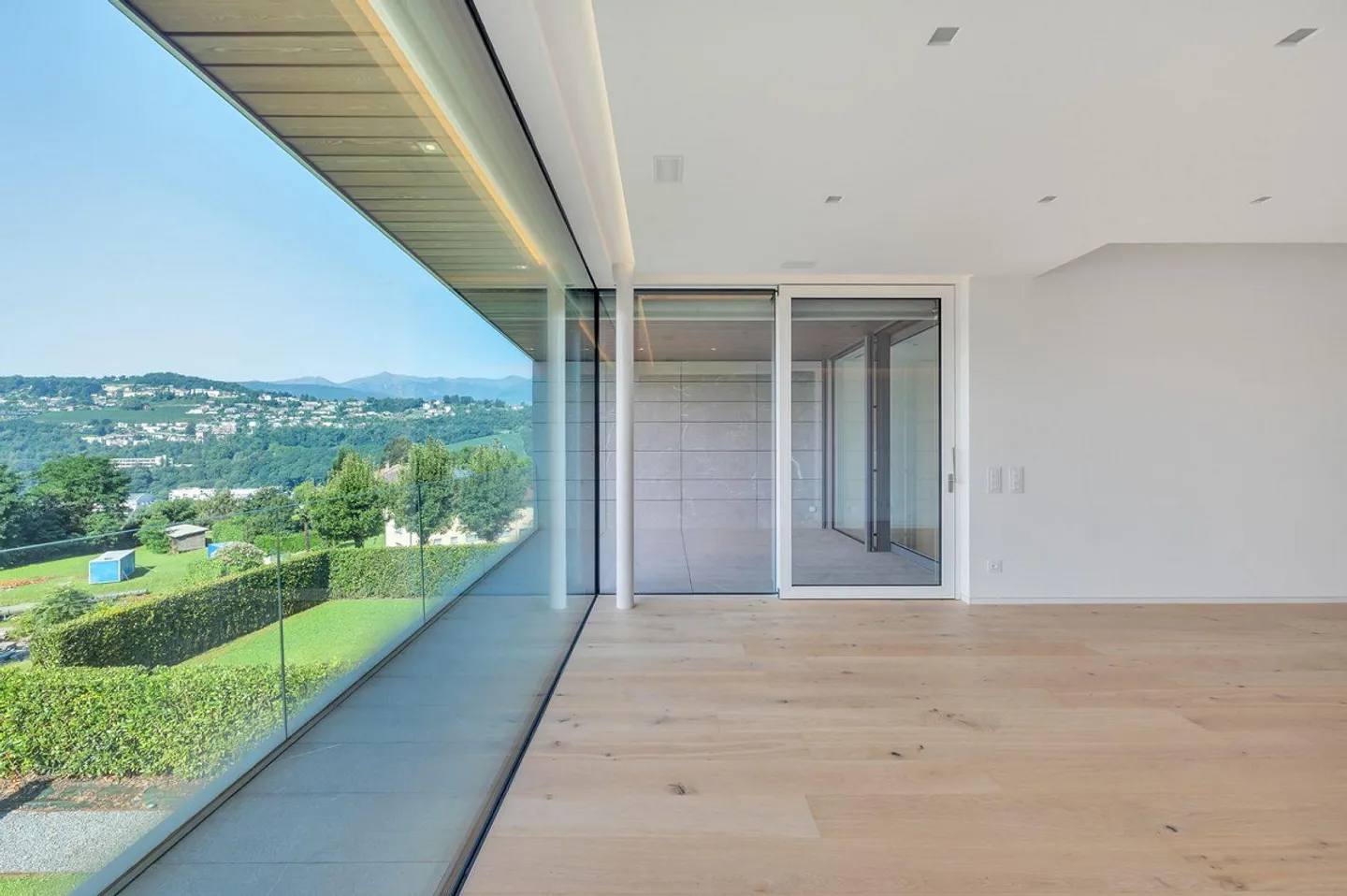 LUSSUOSO ATTICO DI 4.5 LOCALI | LUXURIOUS 4.5-ROOM PENTHOUSE | LUSS... - Foto 2 von 7