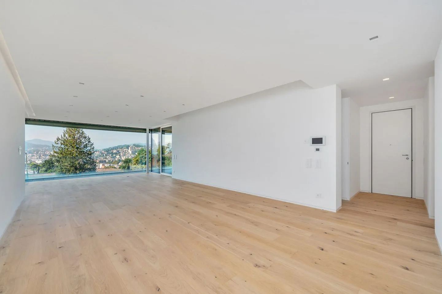 LUSSUOSO ATTICO DI 4.5 LOCALI | LUXURIOUS 4.5-ROOM PENTHOUSE | LUSS... - Foto 4 von 7