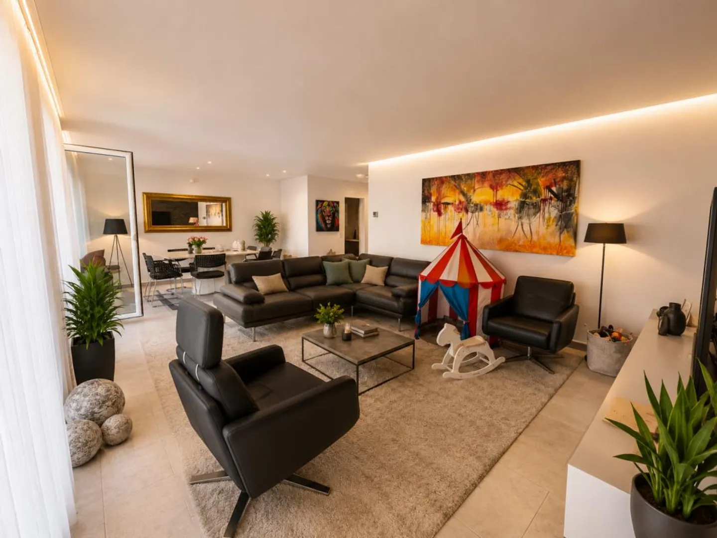 Exklusives Wohnerlebnis: Urbane Maisonette mit privater Wellness-Oase und Aussicht. - Photo 2 of 11