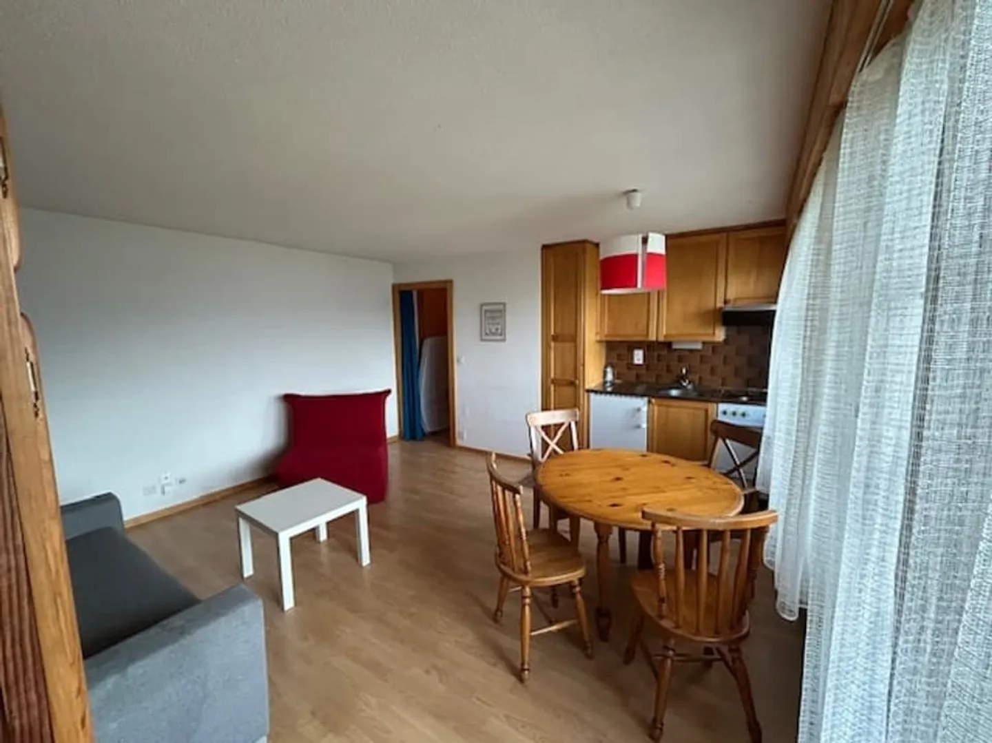 Furnished studio in Saint-Luc - for rent - Photo 3 of 4