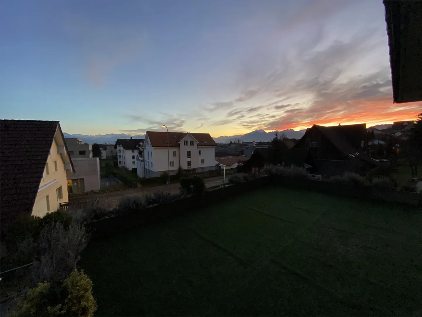 Grosse, helle und sonnige 4.5 Zimmerwohnung mit Traumaussicht 123m2 - Foto 2 von 15