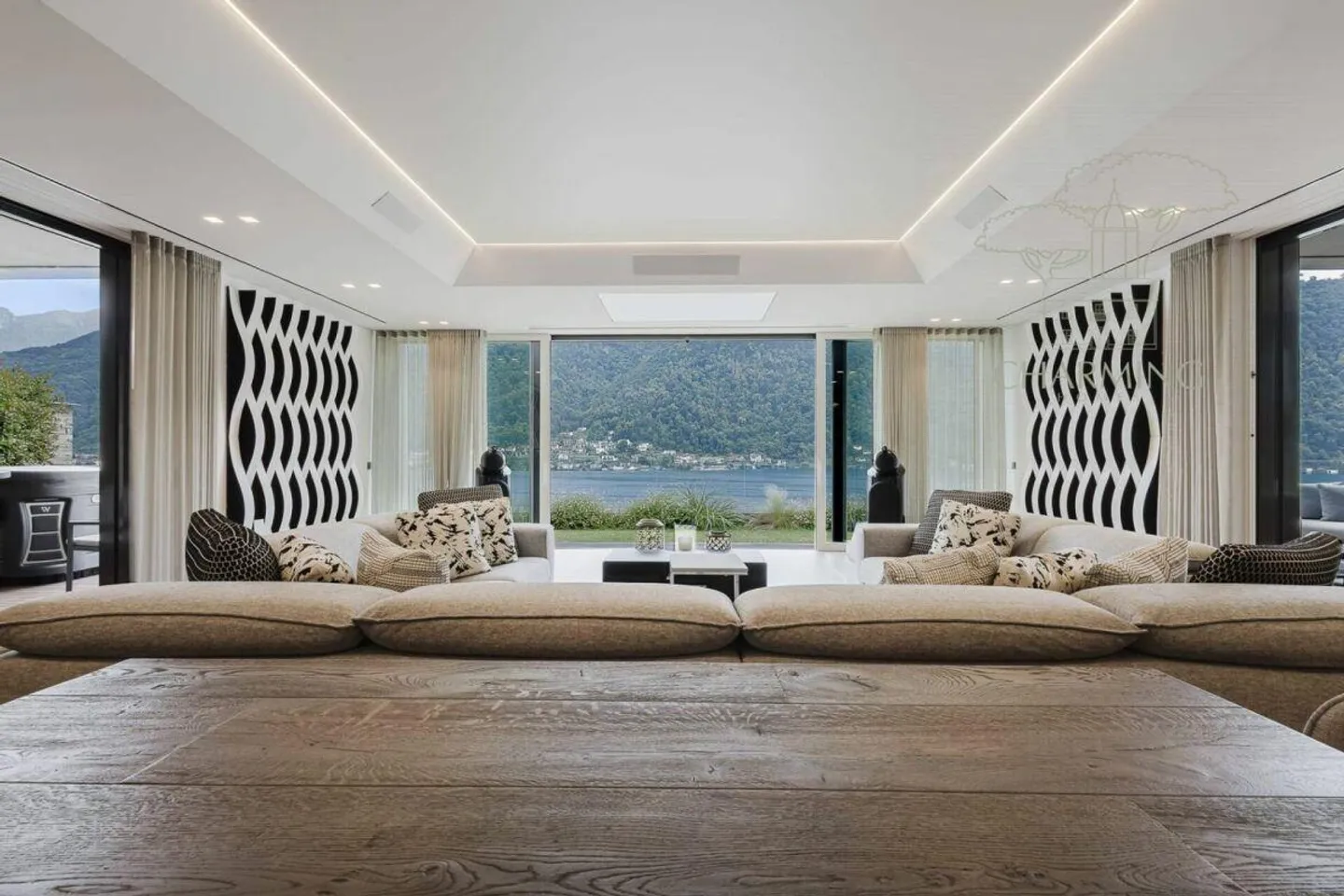 The Golden Hour - Design Apartment with Private Spa and Garden - Photo 3 of 10