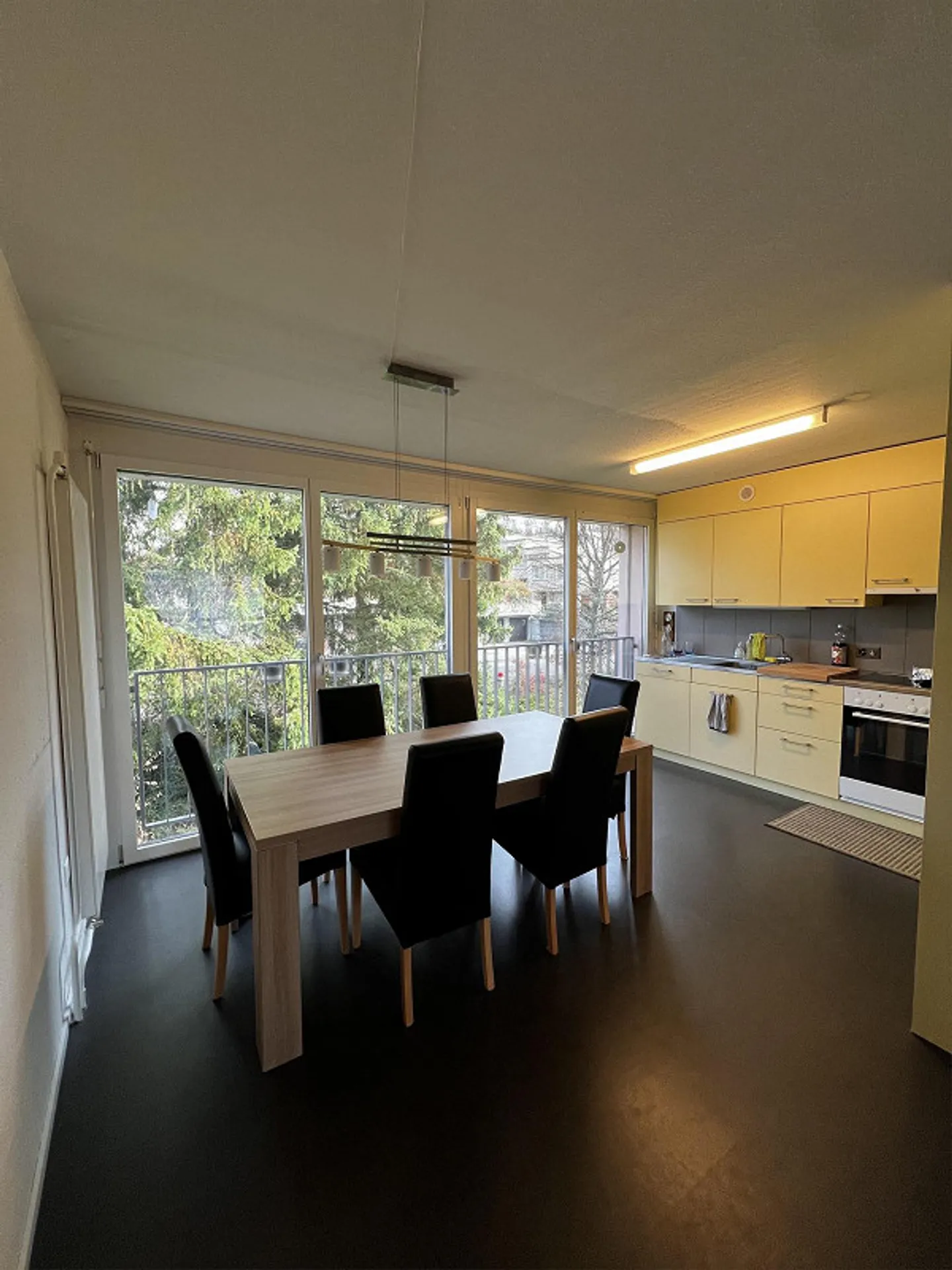 2.5-Zimmer-Wohnung mit Balkon – möbliert zur Untermiete - Foto 6 von 11