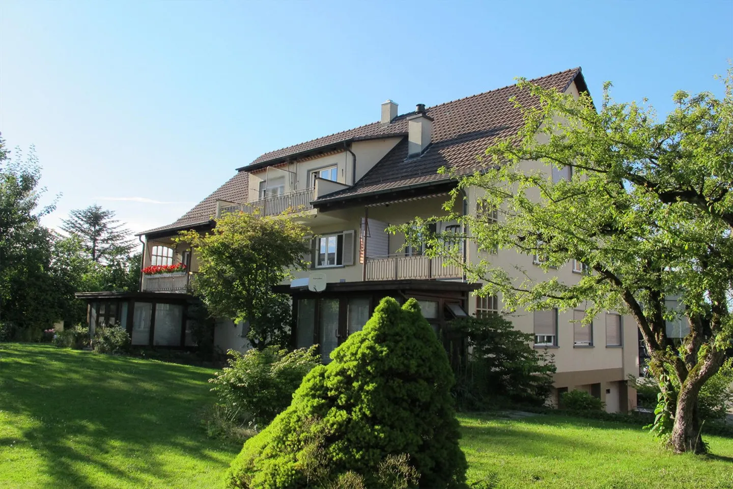 Appartement sous les combles spacieux de 3 pièces - Photo 1 sur 6