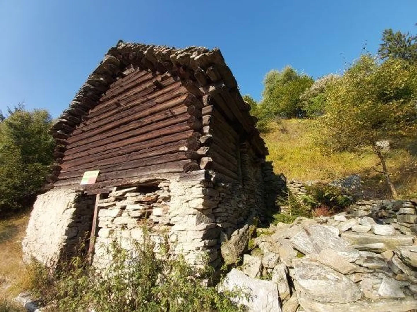 2 rustici da ristrutturare in una bellissima posizione - Foto 1 di 37