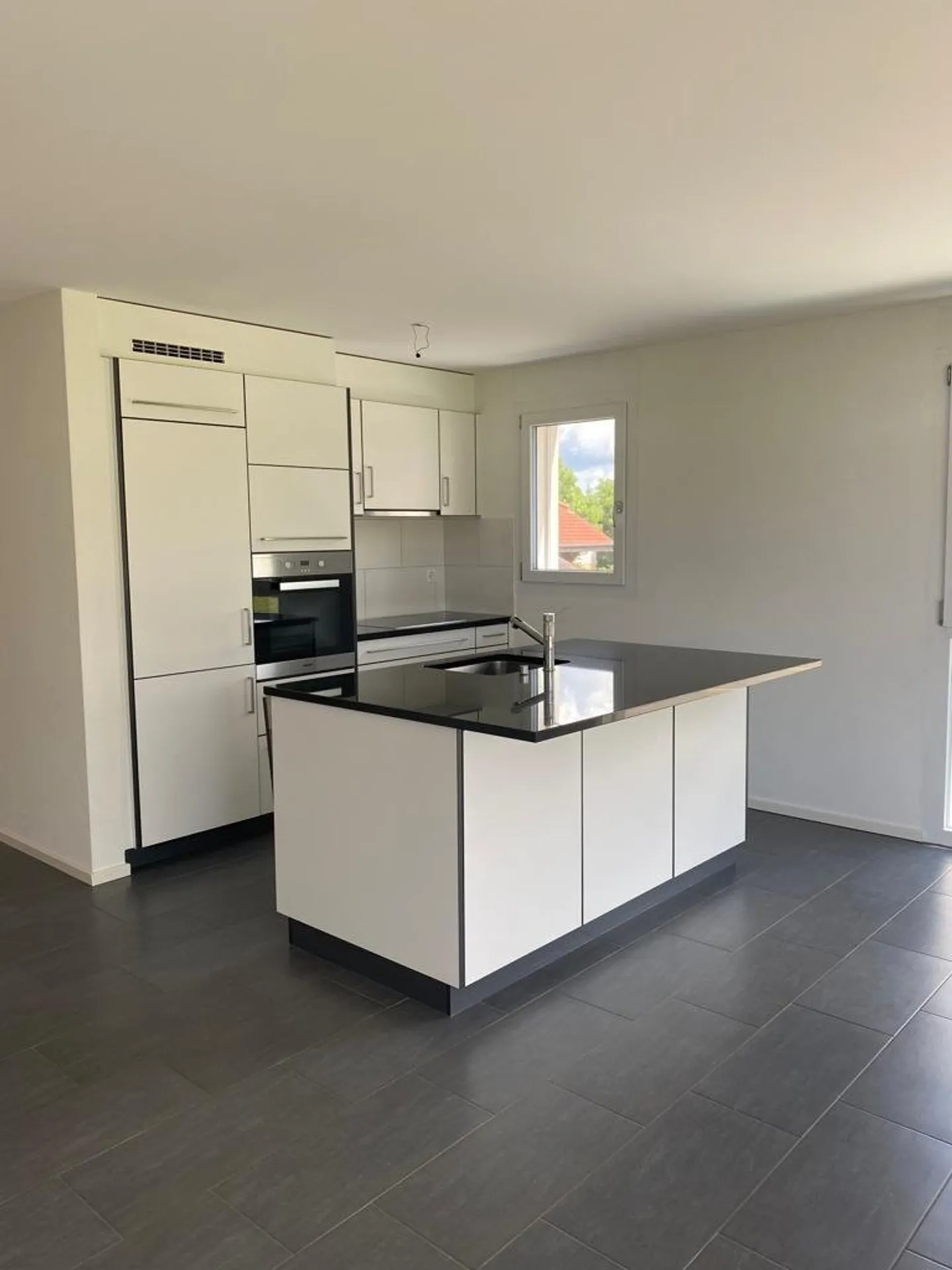 4.5-room apartment on the 1st floor - Photo 3 of 10