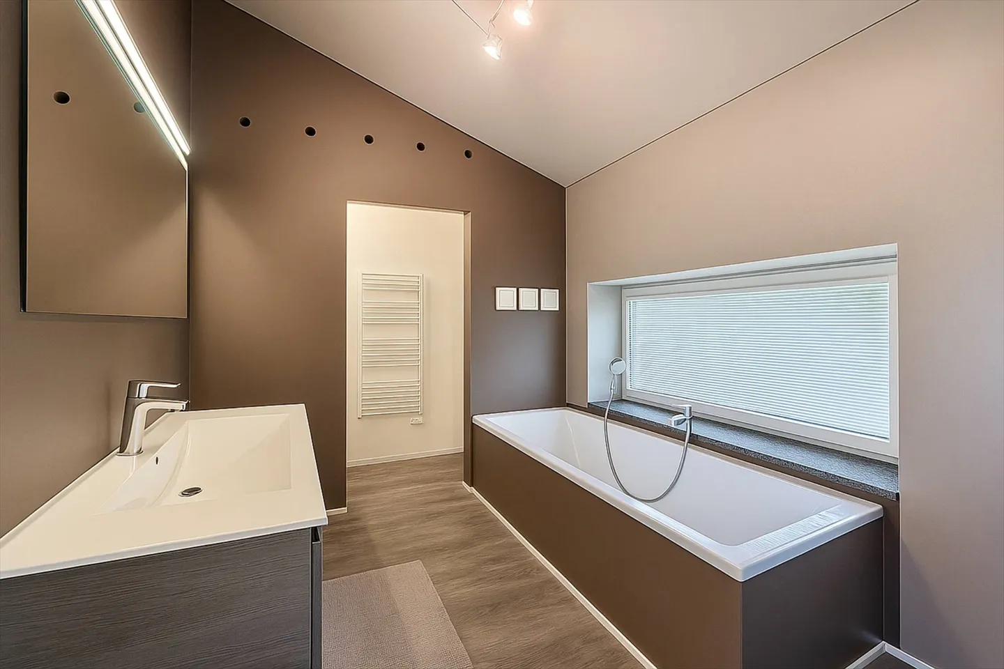 Villa di lusso moderna di oltre 350 m² con vista sul lago - Foto 8 di 13