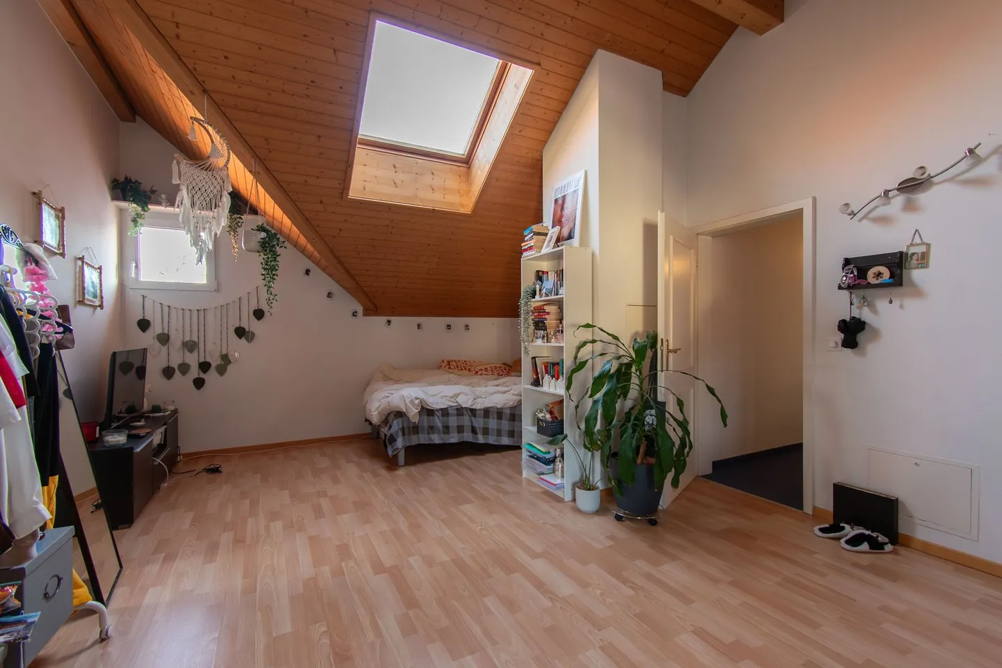 Appartement en duplex attrayant de 5,5 pièces avec balcon - Photo 16 sur 21