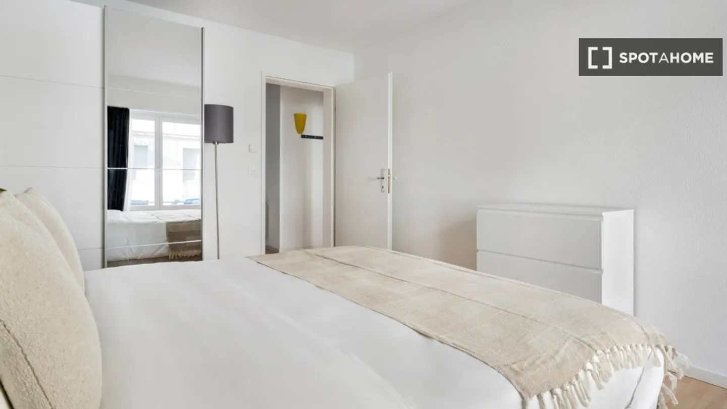 Charming Apartment in Zurich - Photo 16 of 18