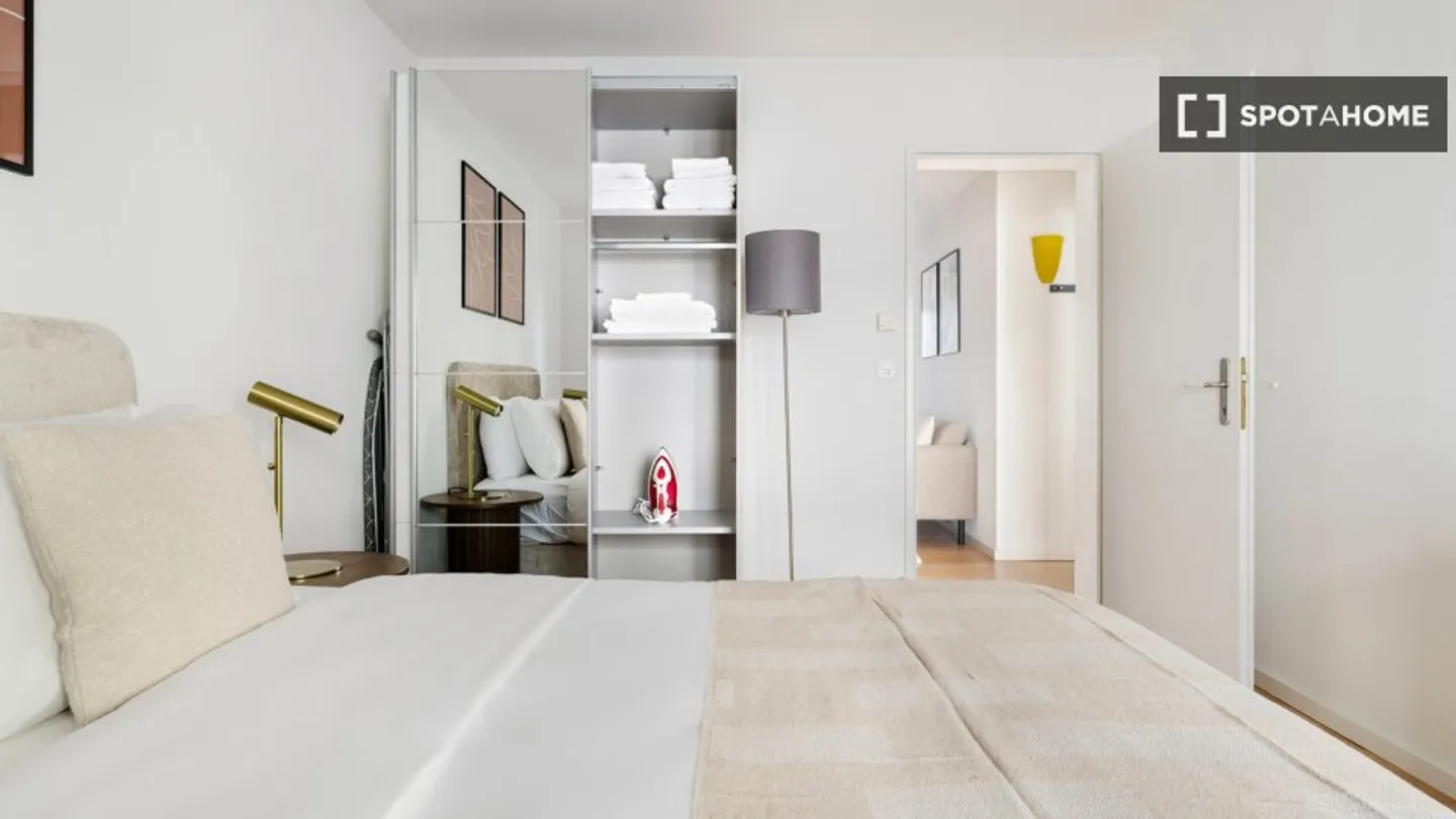 Charming Apartment in Zurich - Photo 17 of 18