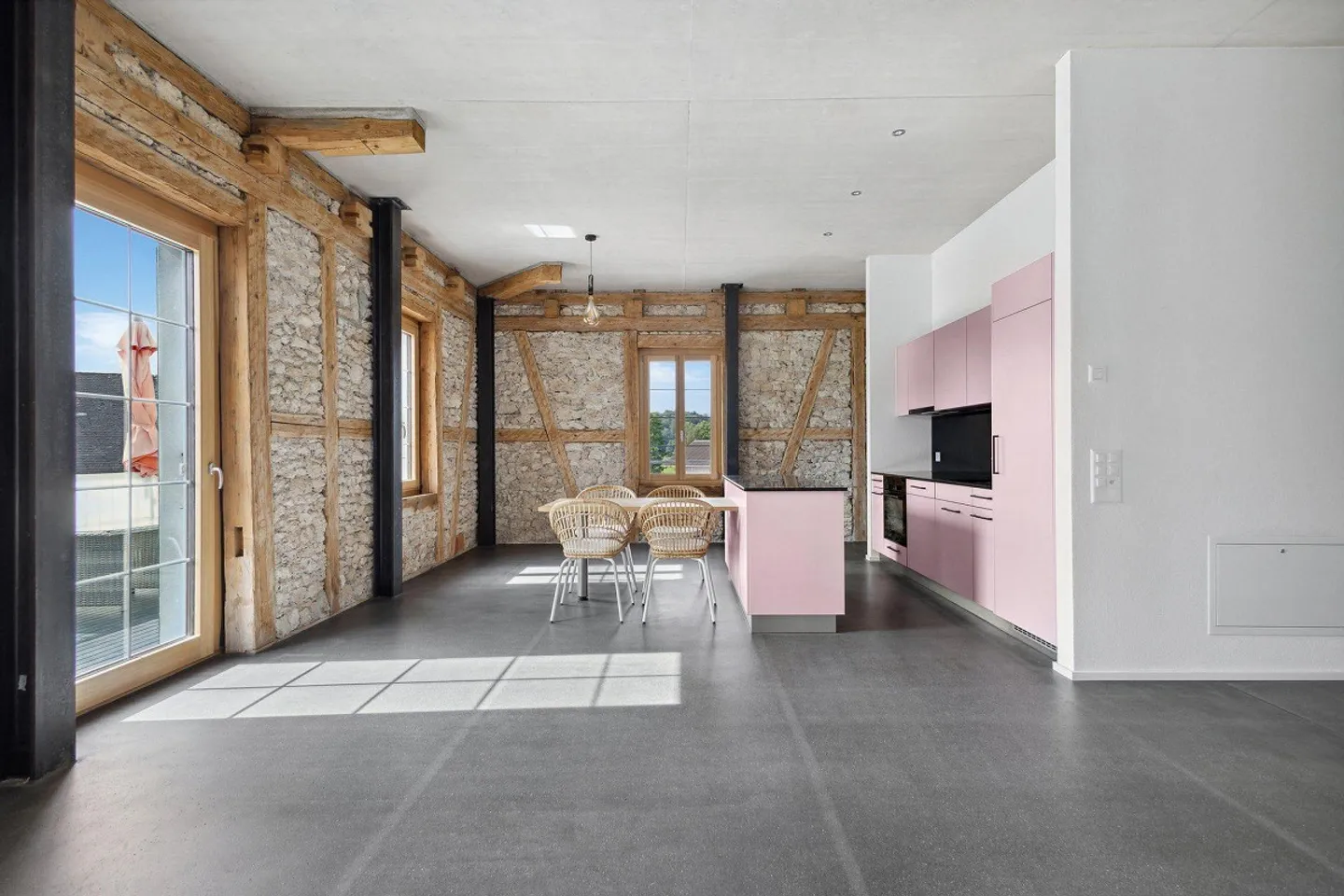 Appartement moderne de 3,5 pièces avec balcon de 18 m² à Bollodingen - Photo 3 sur 13