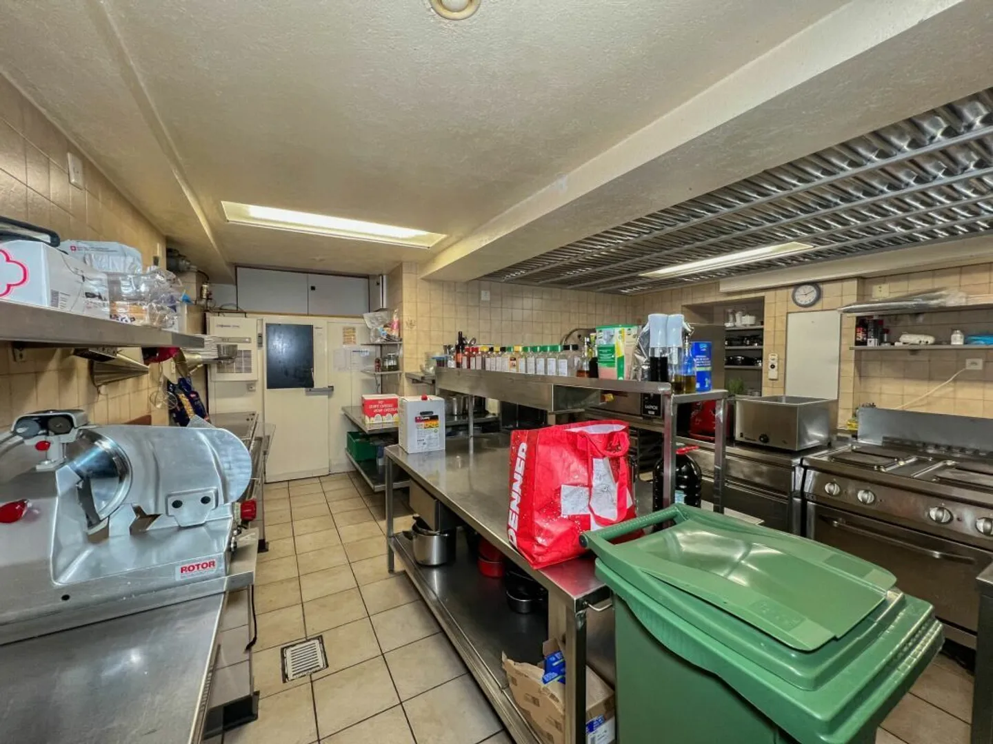Mischgenutztes Gebäude mieten - Foto 6 von 32