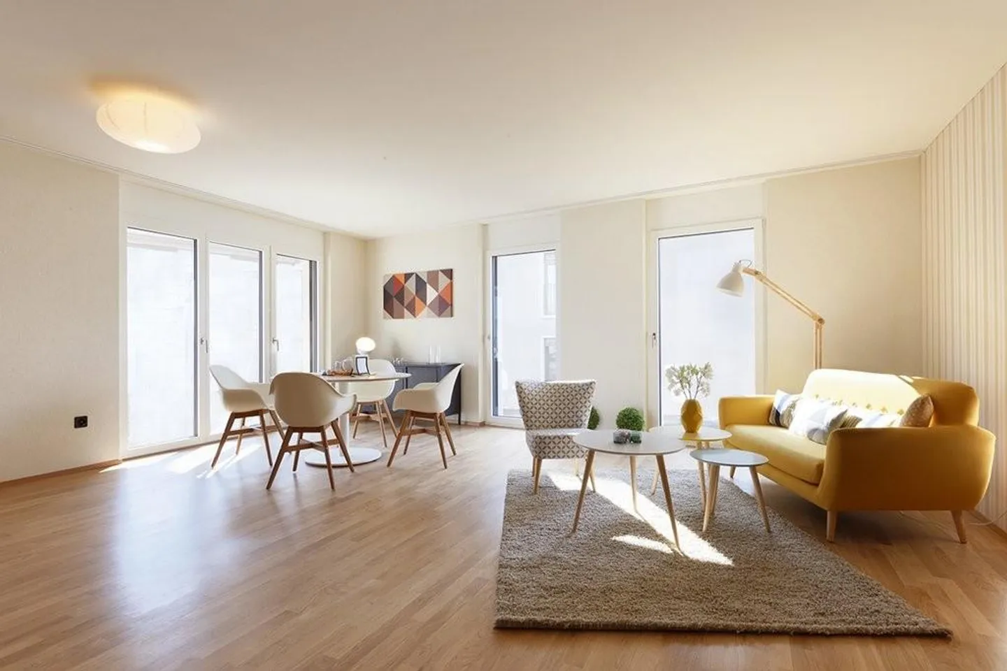 Gorgeous modern apartment - Photo 4 of 6