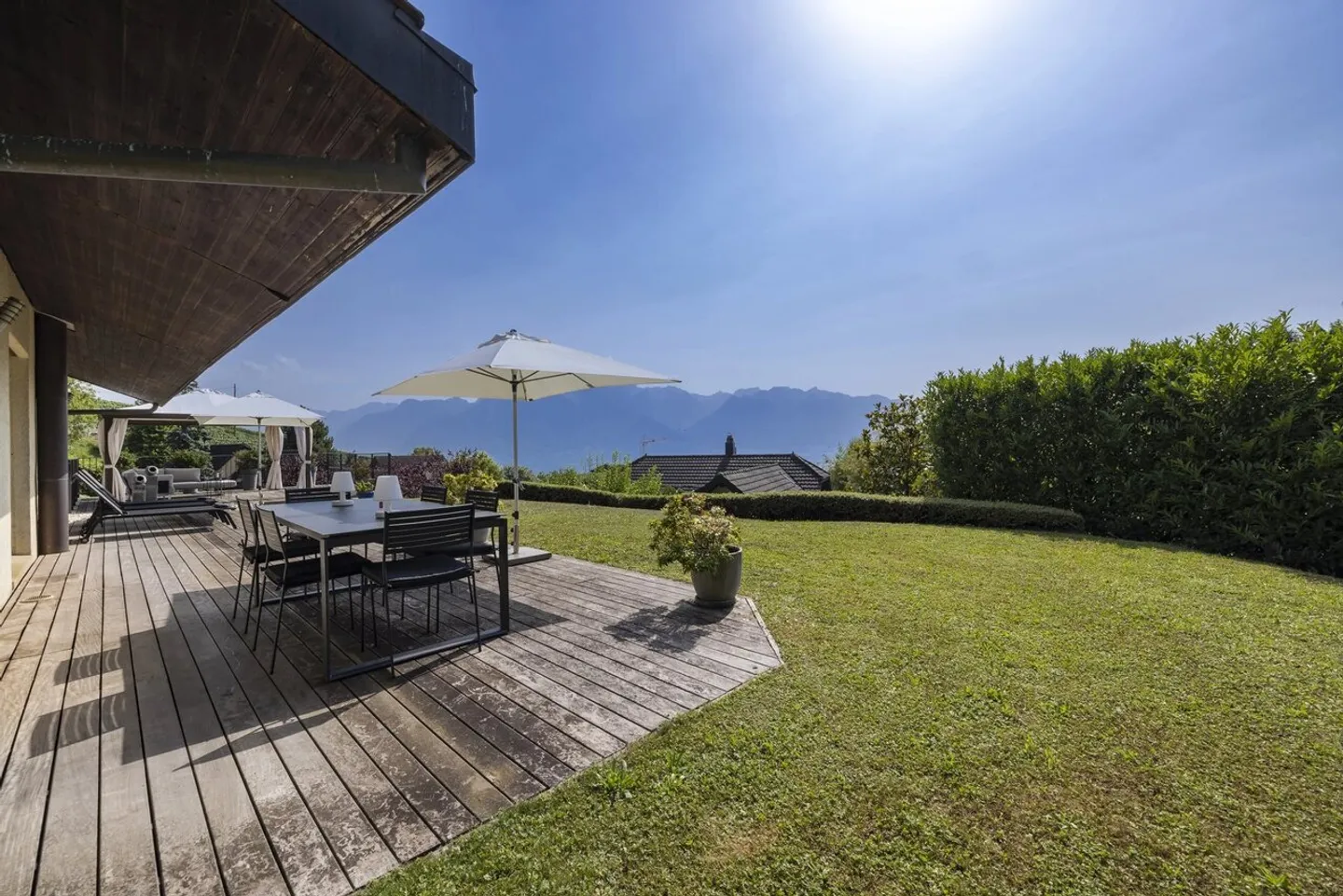 Stunning individual villa with beautiful lake view - Photo 6 of 13