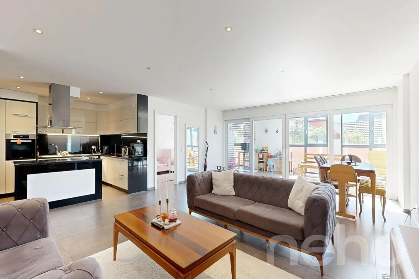 Ampio appartamento 5,5 locali di 200 m² + Terrazze? Ideale per Investitori o Bi-familiari - Foto 2 di 12