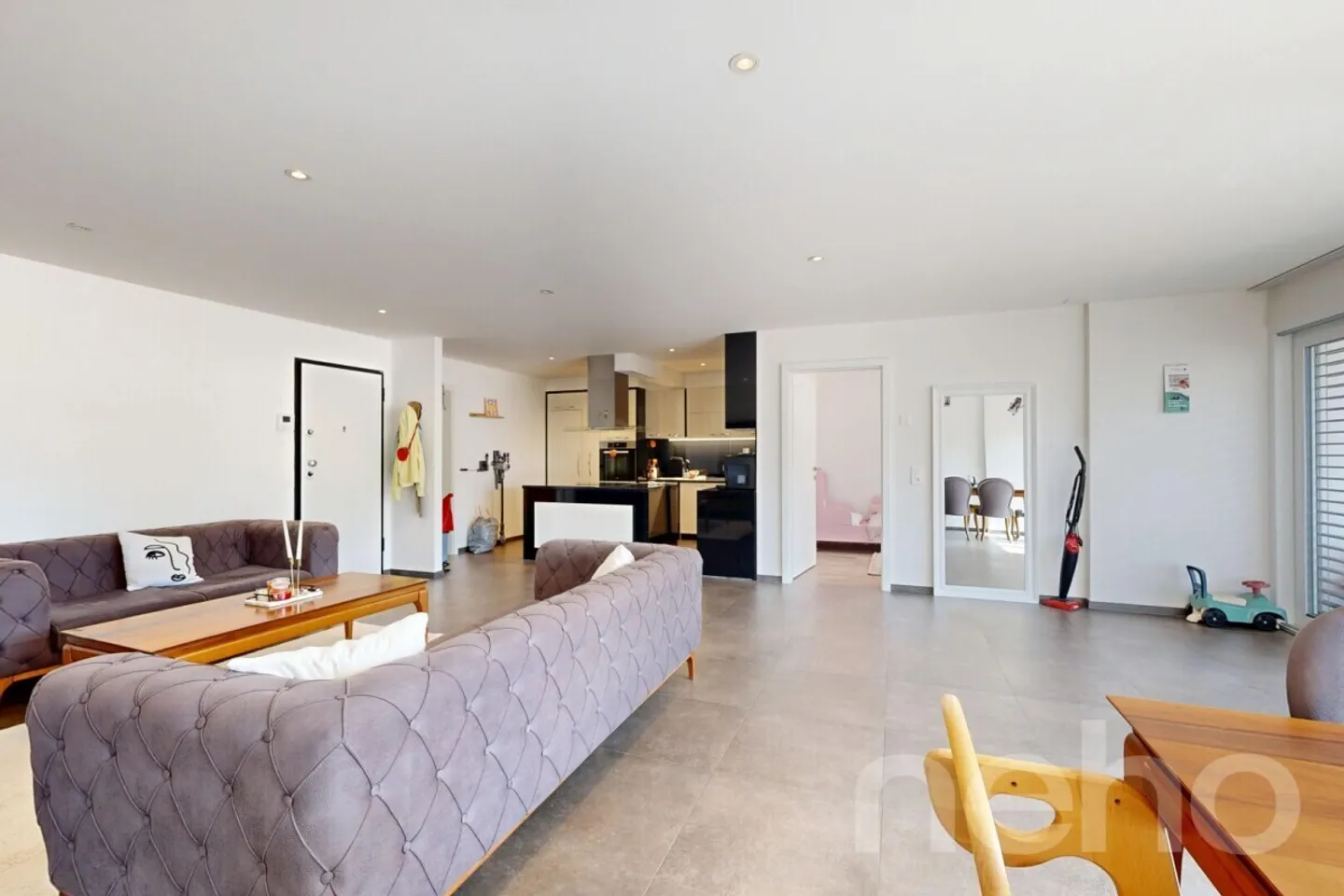 Ampio appartamento 5,5 locali di 200 m² + Terrazze? Ideale per Investitori o Bi-familiari - Foto 4 di 12