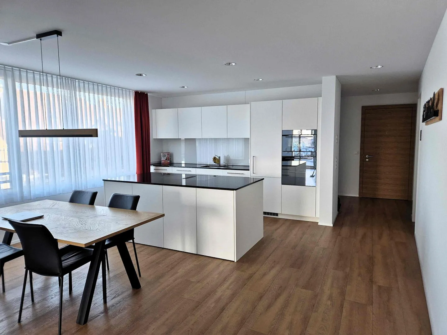 Moderno e ampio appartamento di 3,5 stanze con vista lago - Foto 1 di 8