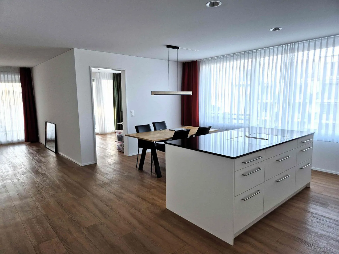 Moderno e ampio appartamento di 3,5 stanze con vista lago - Foto 2 di 8