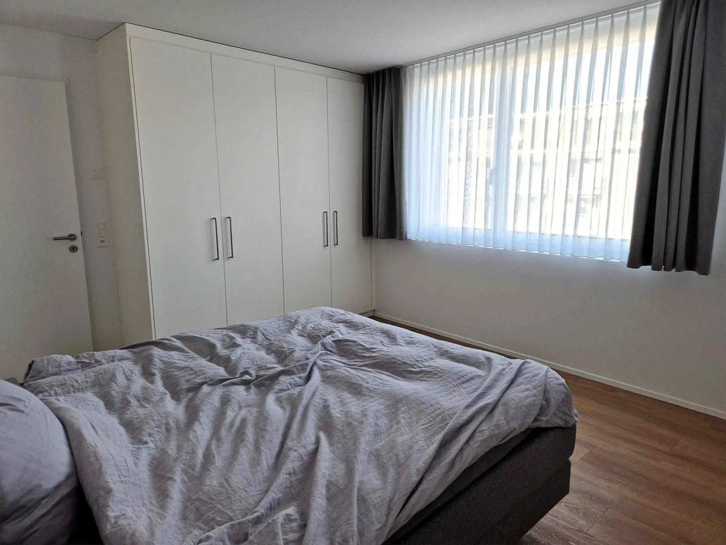 Moderno e ampio appartamento di 3,5 stanze con vista lago - Foto 6 di 8