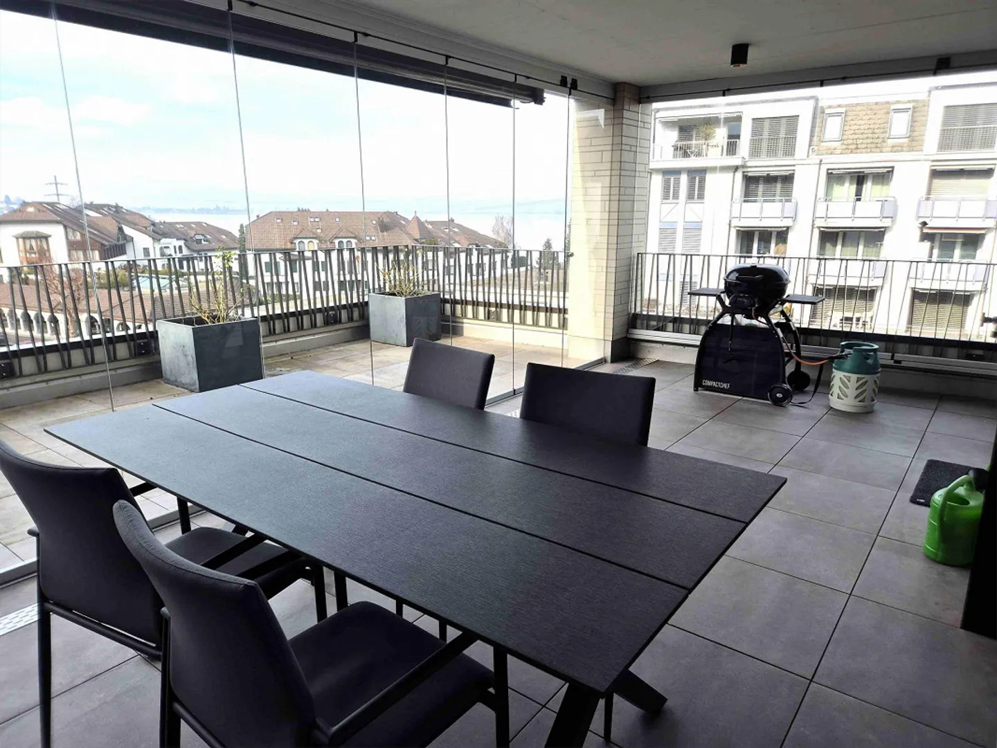 Moderno e ampio appartamento di 3,5 stanze con vista lago - Foto 7 di 8