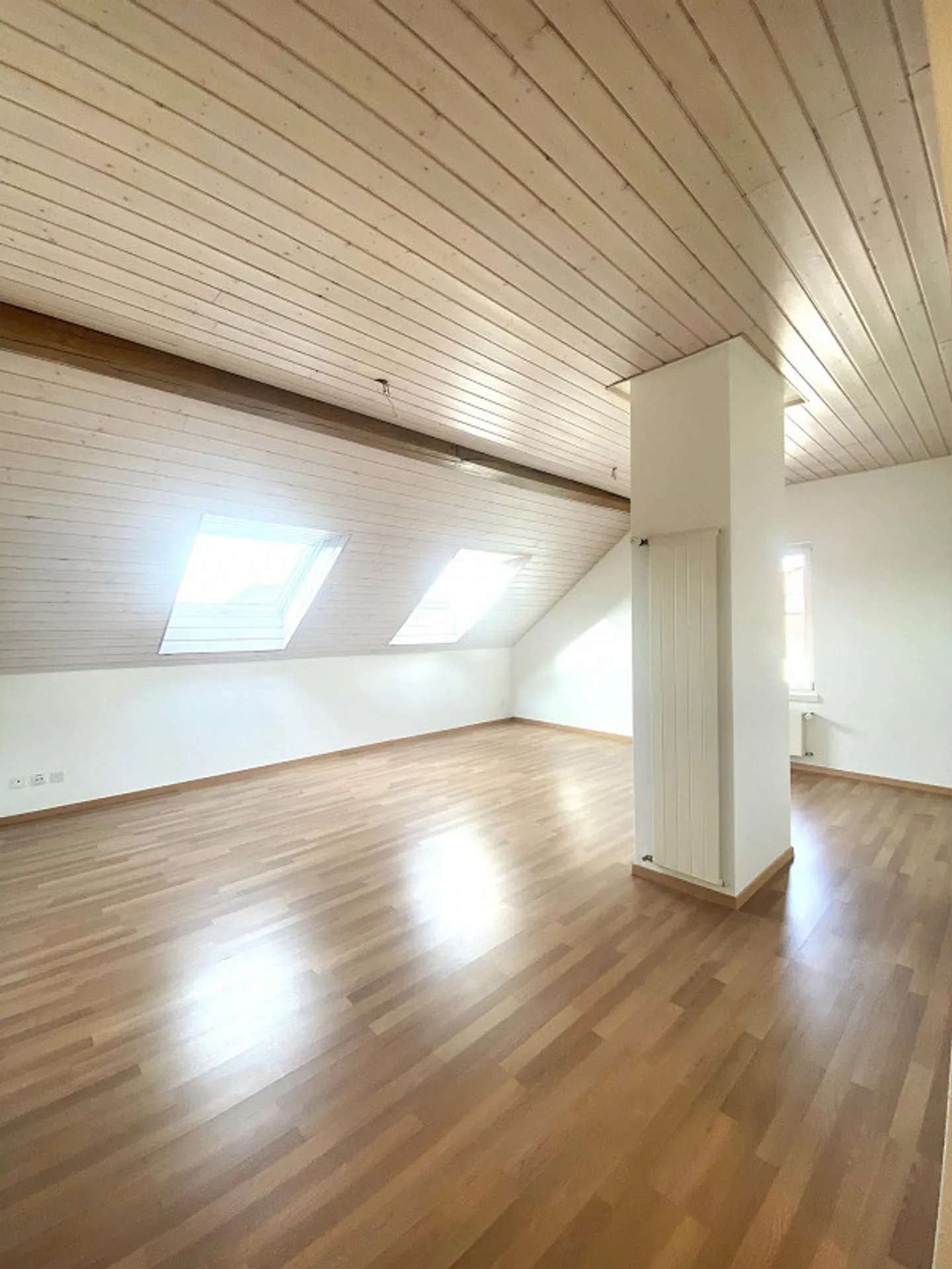 Grosszügige und helle Dachwohnung - Foto 1 von 5