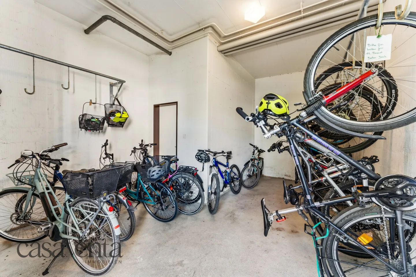 Attractive Apartment with Balcony - Photo 18 of 20