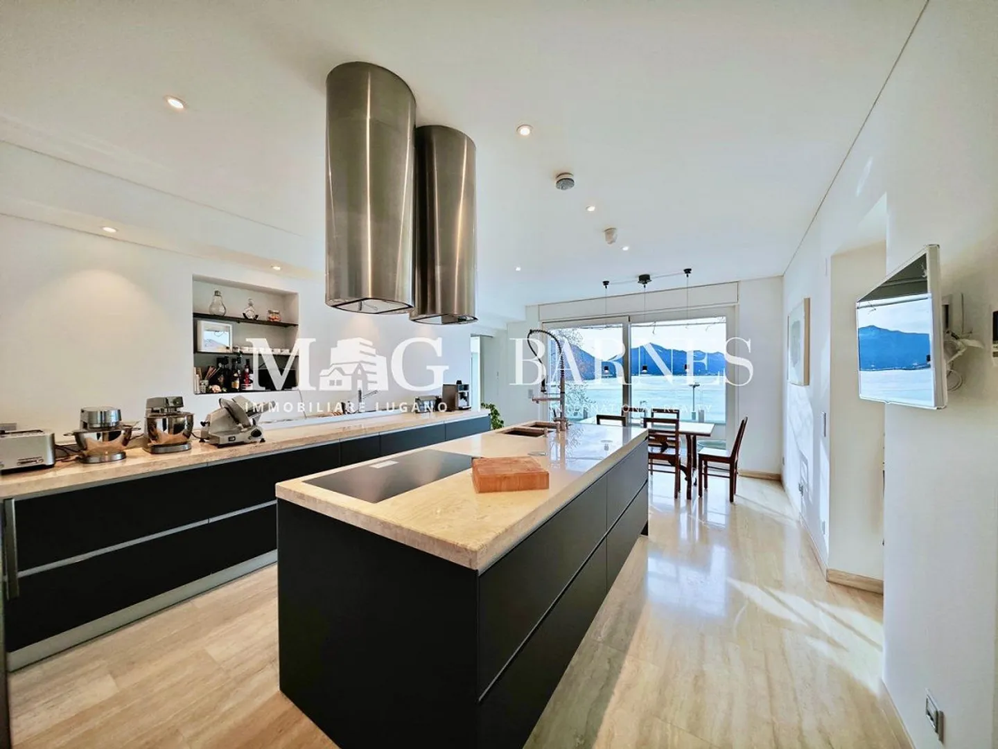 Lugano, Castagnola: Lake view apartment with pool and garden - Photo 11 of 16